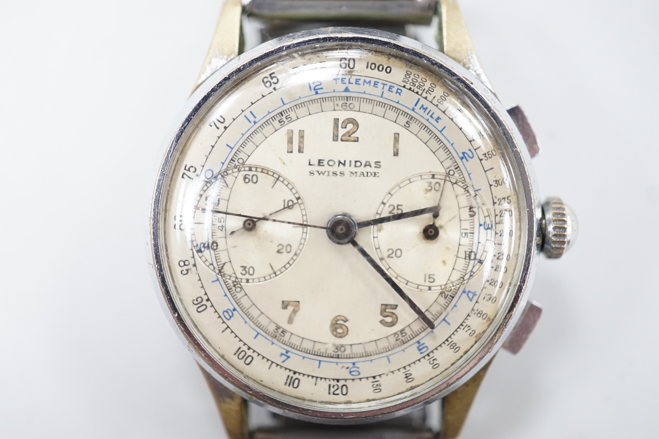 A gentleman's 1950's? stainless steel Leonidas chronograph manual wind wrist watch, case diameter 35mm, on a stainless steel bracelet